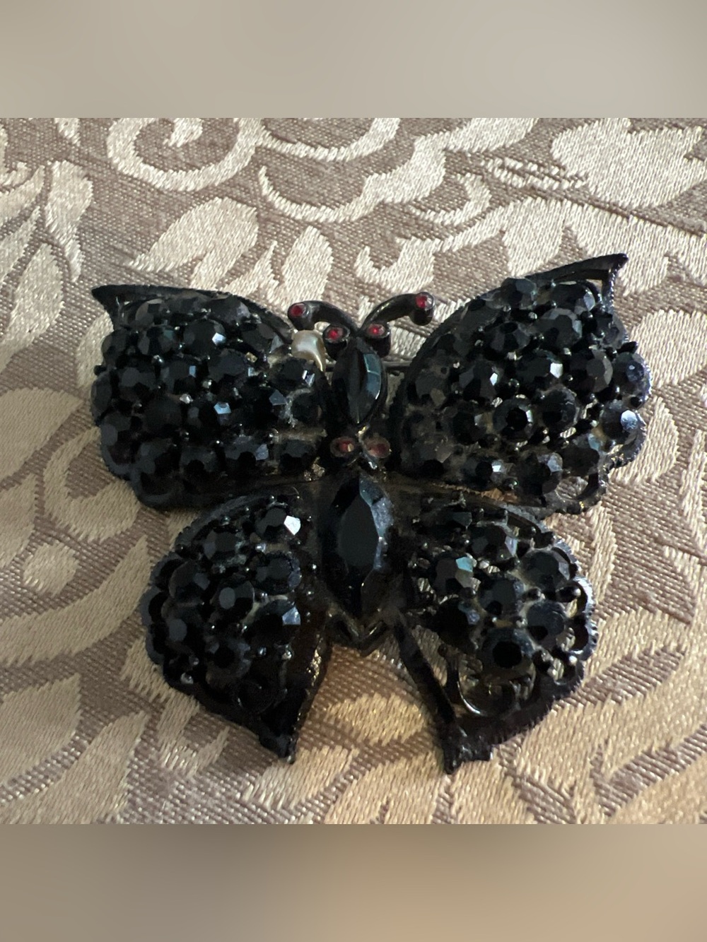 Vintage WEISS Black Japanned Glass Butterfly Brooch Black Spinel Signed
